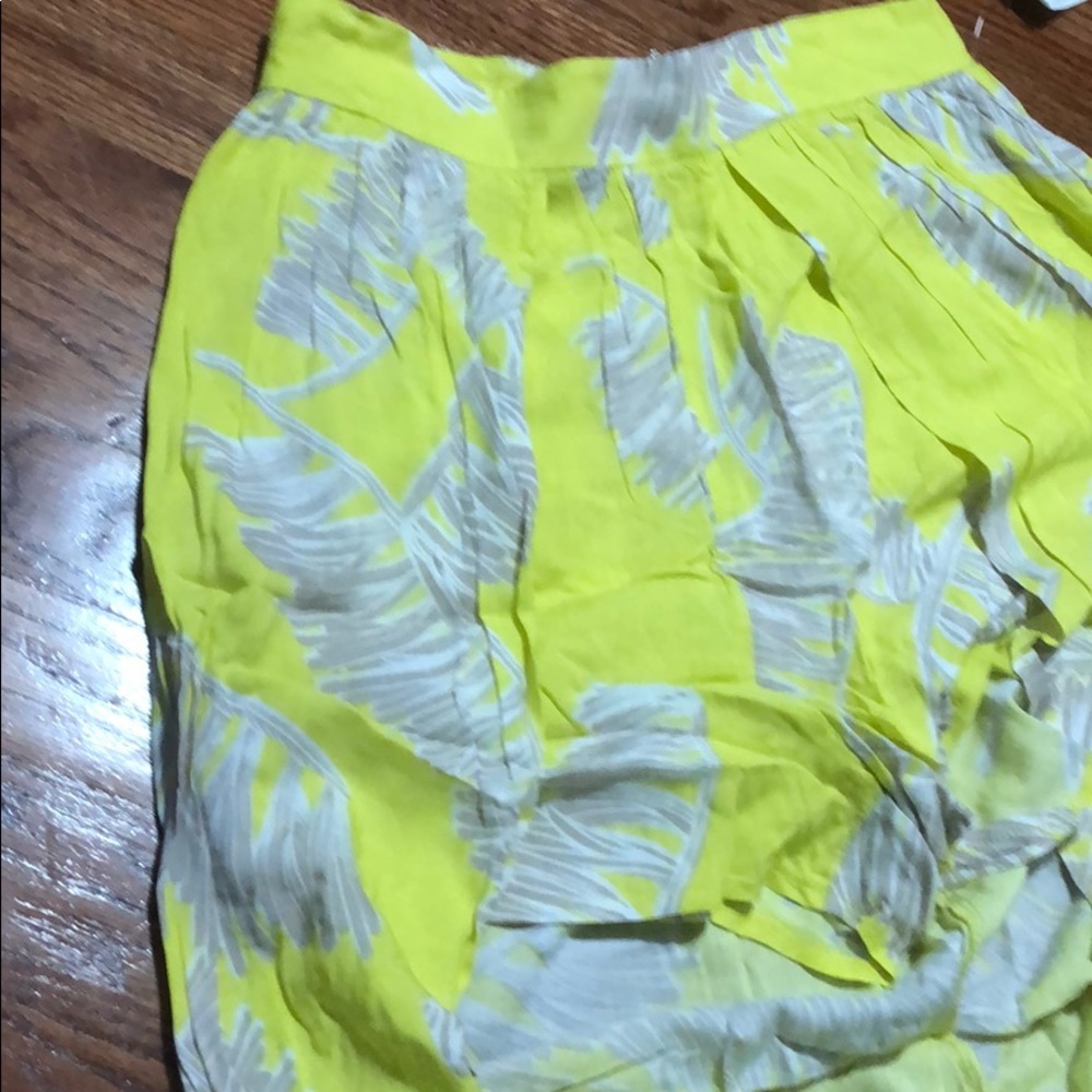 Shorts - Picture 2 of 4